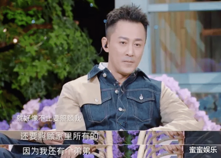 林峰|林峰携妻女露营，2岁女儿会拿筷子了，吴卓羲喂张馨月吃肉显尴尬