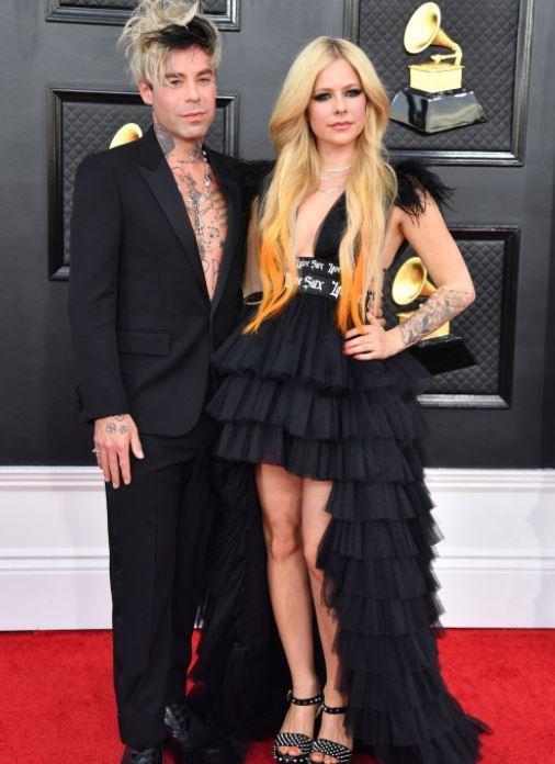 艾薇儿|艾薇儿在巴黎被求婚,粉丝们却表示开心不起来……