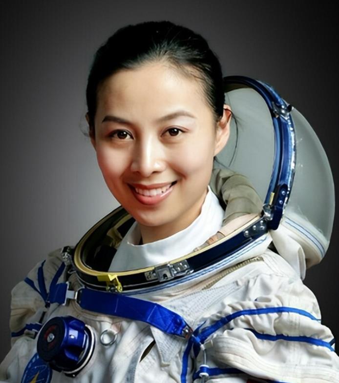 王亚平在太空当中变得更年轻了?天上一天,地下一年,是真的吗