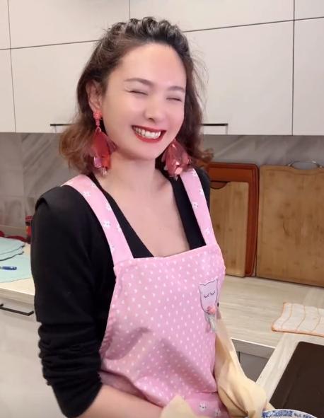 郭晓婷|程莉莎:狗粮撒在厨房内,吃完饭连洗碗都要向老公高晓东索吻2次