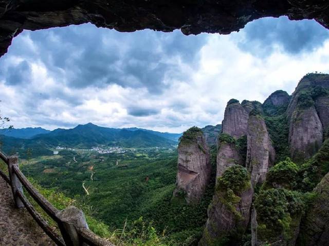 戈壁|古语有云“上天入地,海底奇观”