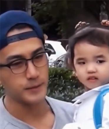 杨幂|杨幂女儿小糯米正脸意外曝光，网友感慨：像年轻时的周杰伦