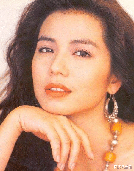 钟楚红|62岁钟楚红晒美照庆生,膝下至今无儿无女,独自继承亡夫上亿遗产