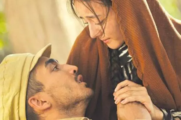 迪丽热巴|热巴以前还当过书模？原来出道前长这样，粉丝都不敢认！