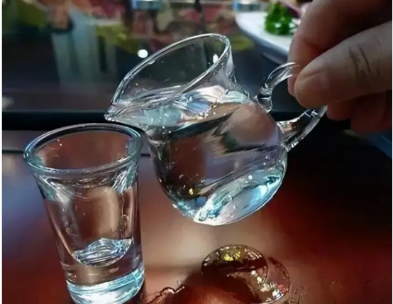 |饭局上从不主动敬酒的,往往是这4类人,吃力不讨好,希望你不是