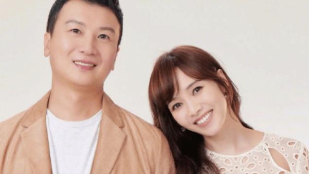 侯佩岑|侯佩岑老公被岳母夸很节俭：一个月就花一千块，追妻路不容易