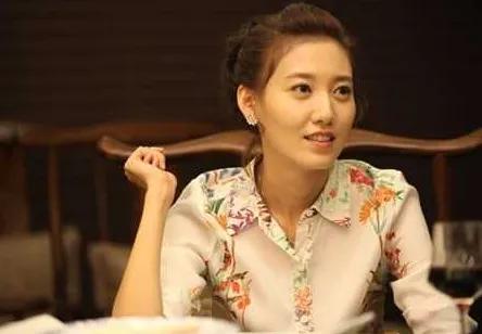 高露|高露，为了爱情放弃事业，嫁给圈外人丈夫，如今儿女双全太过幸福