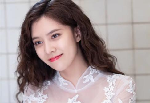 张一山|宋妍霏:曾被郝蕾直言演技太假,与张一山恋爱以分手告终