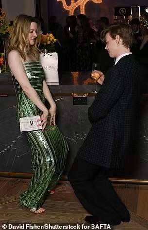 伊隆·马斯克|马斯克36岁前妻与童星男友首次公开亮相 穿1.2万连衣裙肤白貌美