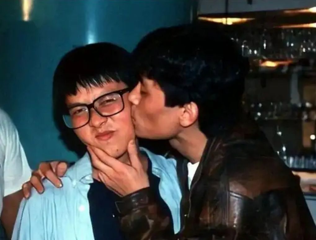 张雨生|歌手张雨生:妹妹15岁溺亡,他31岁车祸离世,母亲守墓园度余生