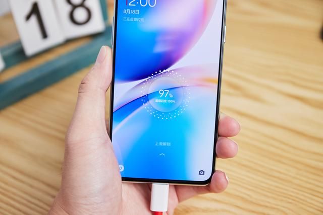 触控|比电竞手机的屏幕素质都高!怪不得这款手机游戏体验这么好