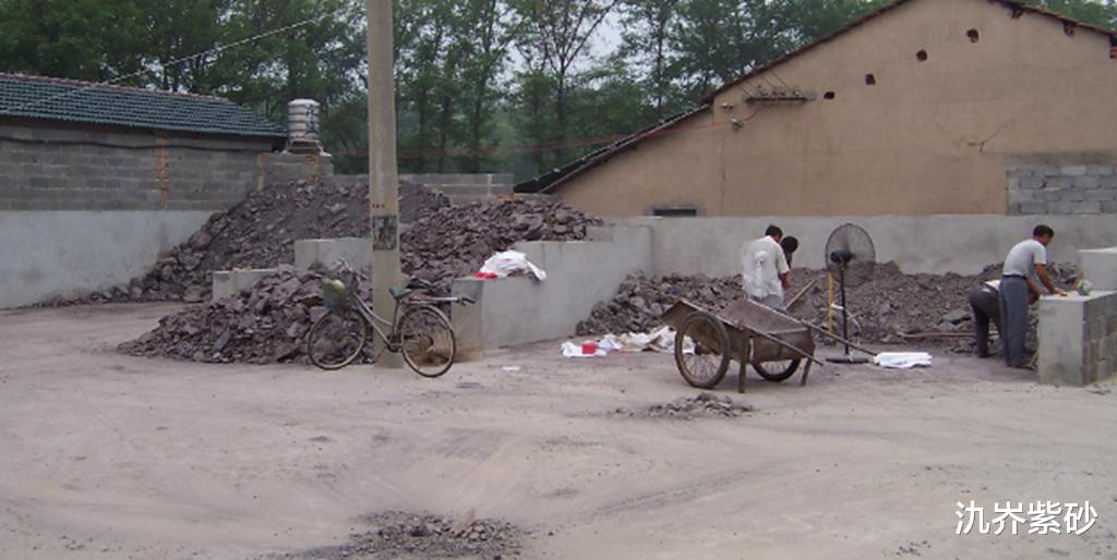 |低质低价紫砂壶直播间的标配：砸壶、瑕疵、囤料！