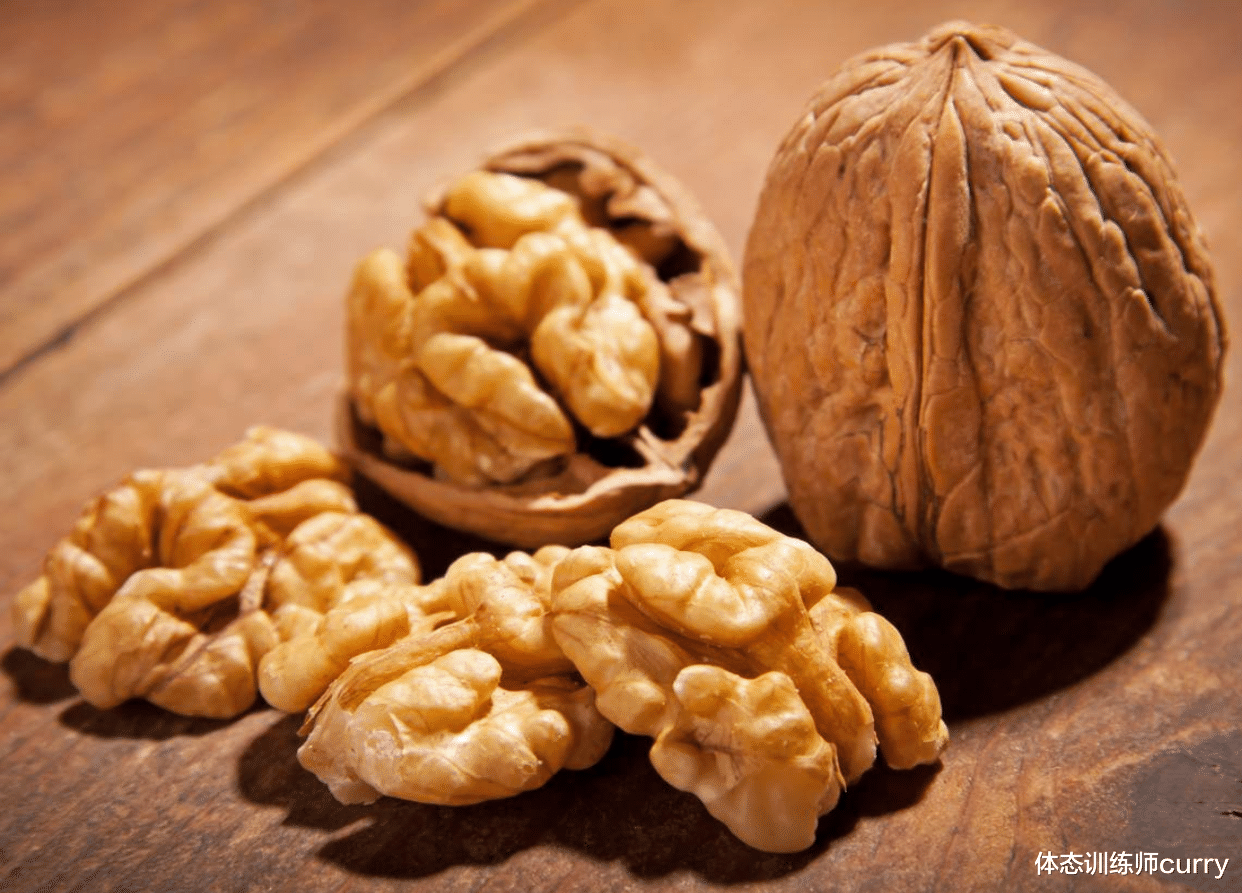 胆固醇|核桃是“血管清道夫”?研究发现:核桃让血管更健康,如何吃才好