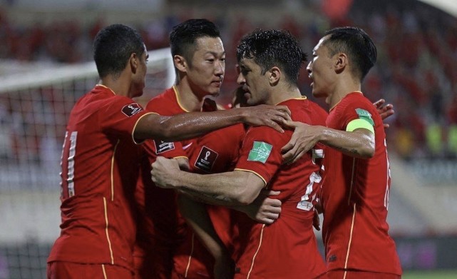 国足|火力全开！国足5-0胜中超殿军，吴曦等5人破门，战沙特343首发阵浮现