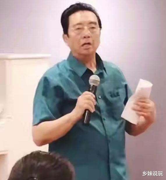 李双江|“逆子”入狱2576天,81岁李双江四处商演赚钱,可怜天下父母心