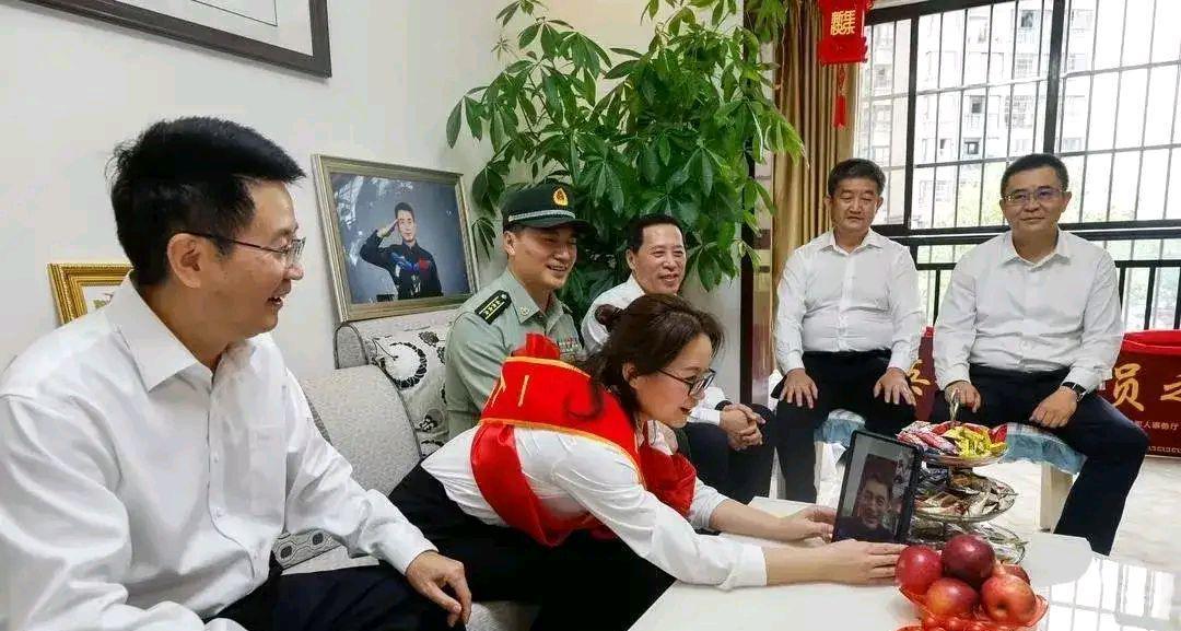 英雄航天员叶光富,两件喜事,姐姐叶亚丹花容月貌,天生丽质