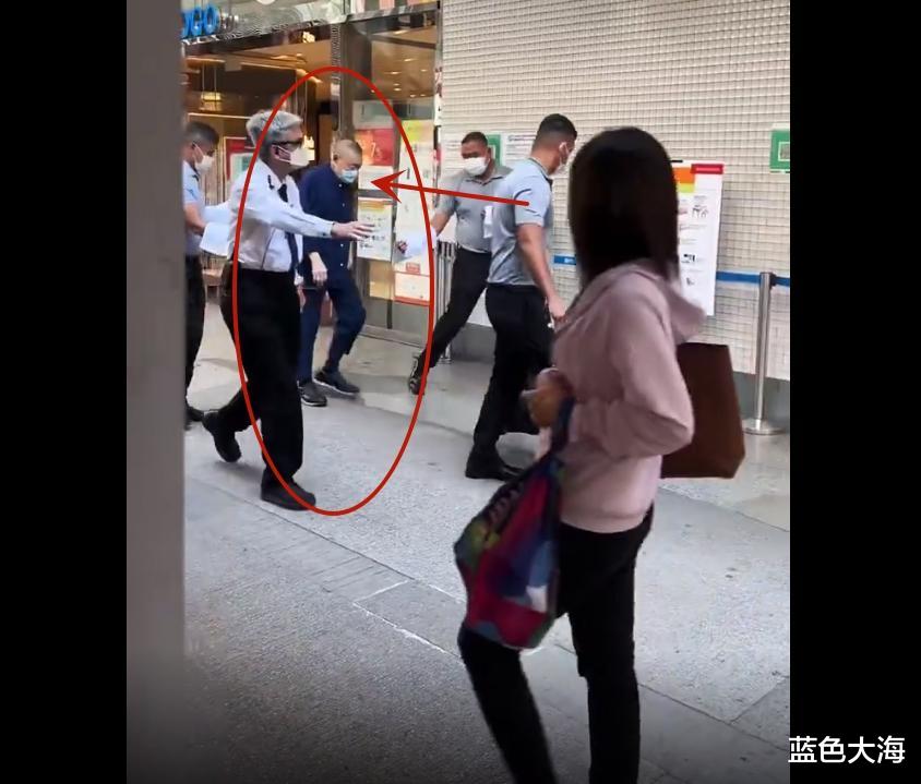 刘銮雄|71岁刘銮雄出门巡店!穿26万裤子,4个保镖开路,人手2条白毛巾