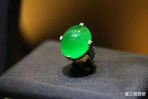 翡翠|小小的翡翠戒面为什么那么贵？