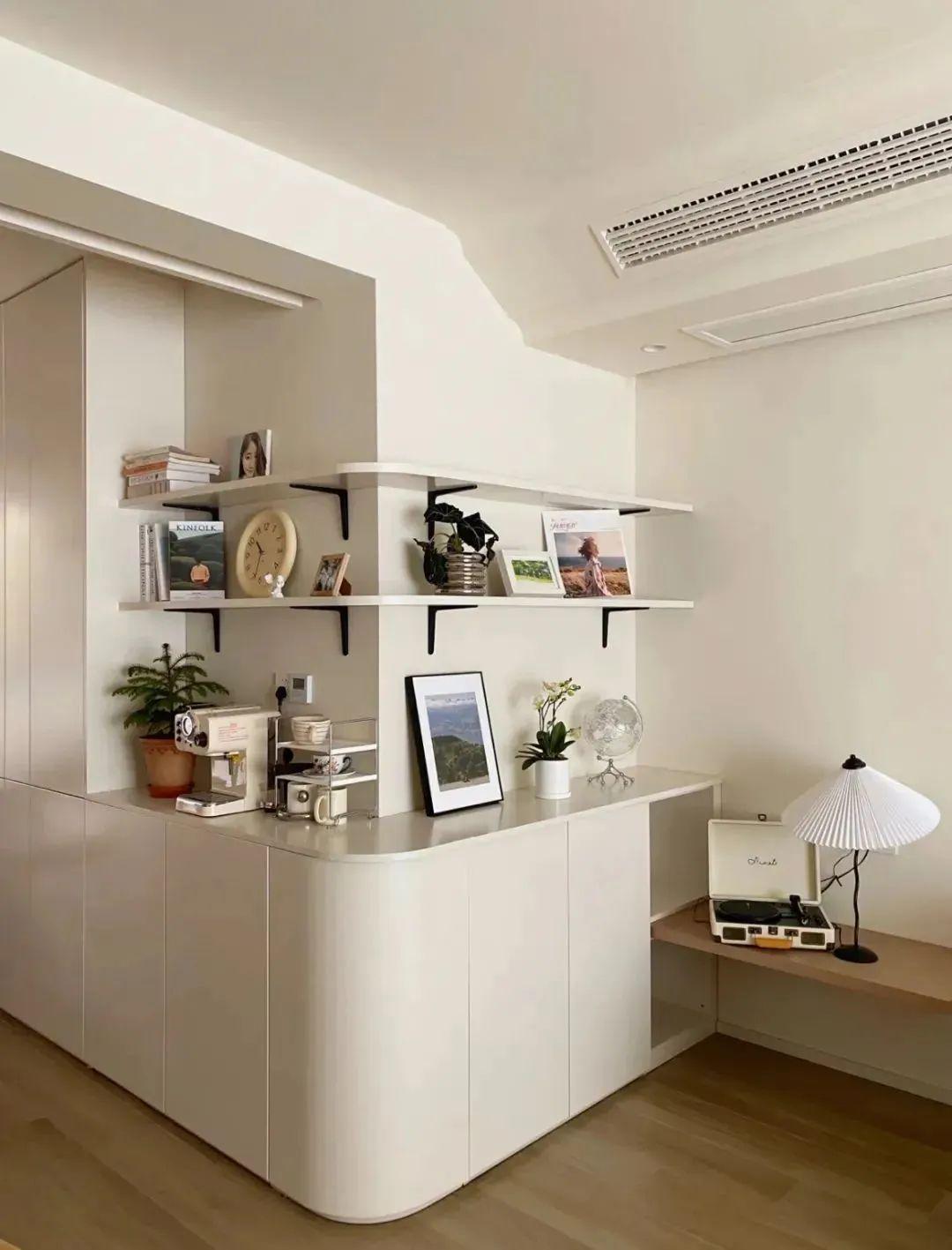 别人家的玄关柜多有特色,做弧形设计,亲朋好友来家里都夸赞!