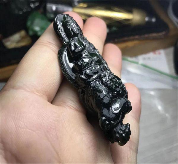 雕刻|?一块黑乎乎的翡翠原石,没想雕刻的普贤菩萨,竟有如此效果!