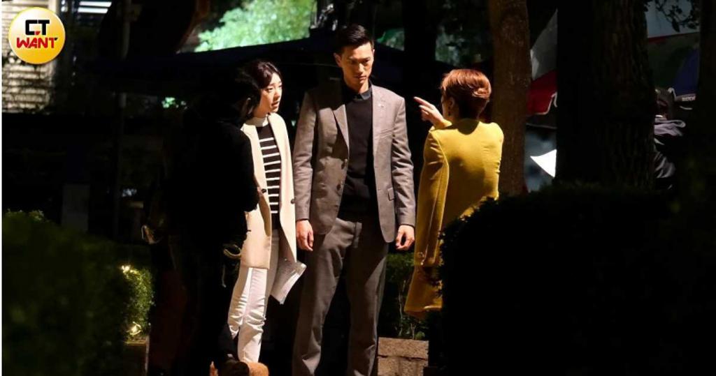 郭雪芙|郭雪芙遭甩巴掌 火爆场面2小时他一路护花