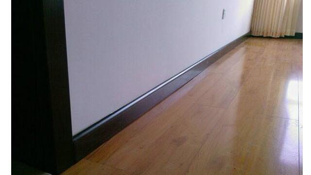 嫌弃踢脚线碍事？老师傅说这样安装踢脚线才是正确的