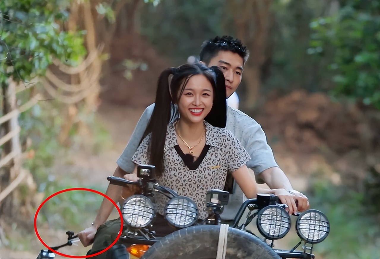 绅士手|娱乐圈九个绅士手个个帅气都是顶流 跟他们比李易峰的绅士太刻意