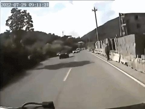 4死9伤!湖北建始县“车祸”疑云:超车,走神和压线问题难定!