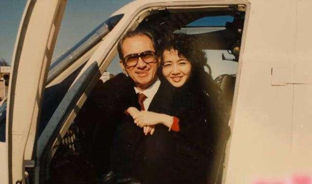 赌王|赌王四太判若两人|赌王在时光彩照人的梁安琪打扮随意衰老惊人?