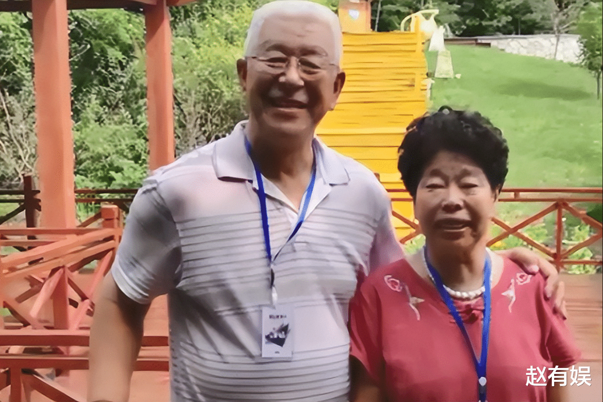 张洪杰|妻子瘫痪30年，儿孙也伸手要钱，77岁老戏骨张洪杰不敢休息？