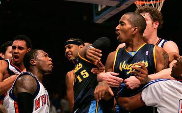 黎伊扬|06年掘金尼克斯大群殴，竟然发生在NBA家门口，事件的起因是什么