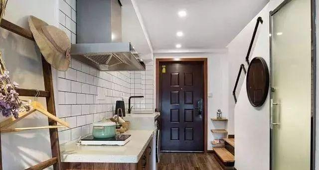 26㎡的迷你复式公寓，一楼装榻榻米房，二楼装地台床，够时尚！