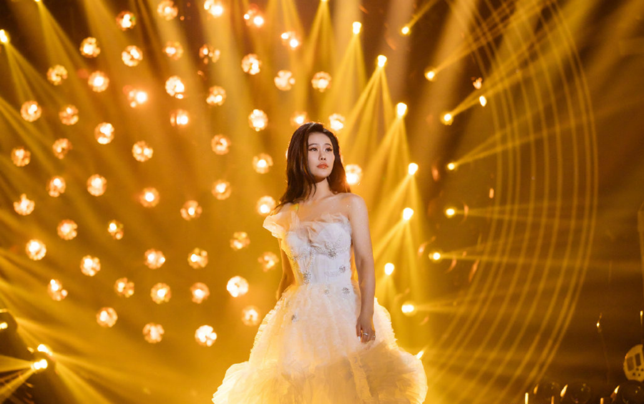 袁娅维|从一个歌手身上的坚持和意外,看一个奋斗者的倔强和感动