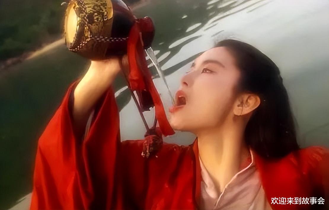 林青霞|68岁林青霞巴黎购物,穿着花哨3人随行,面容憔悴素颜被嘲太吓人