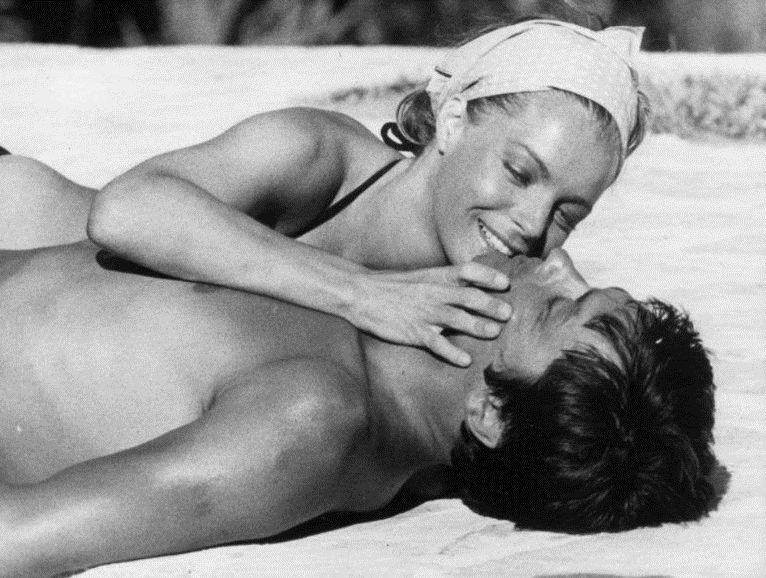 阿兰·德龙|1982年罗密去世,阿兰德龙亲吻棺木守灵3天3夜,迟来的深情有何用