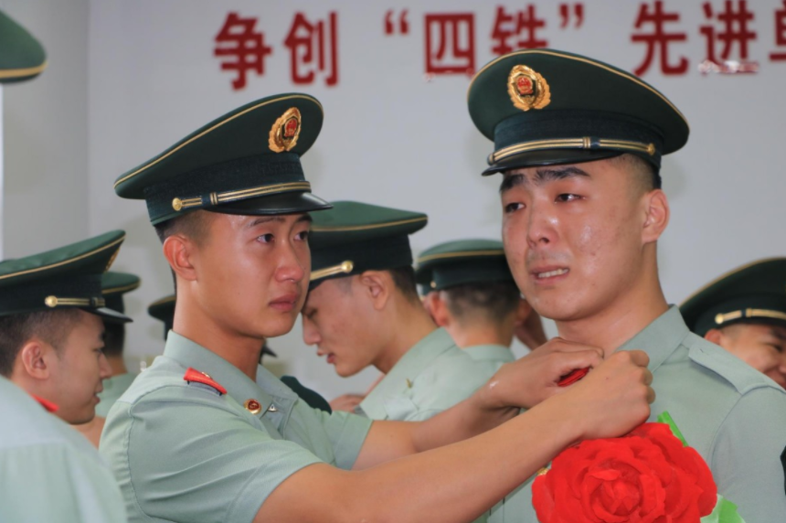 |“铁饭碗”和50万如何选，退役老兵的选择，揭露大学生的就业现状