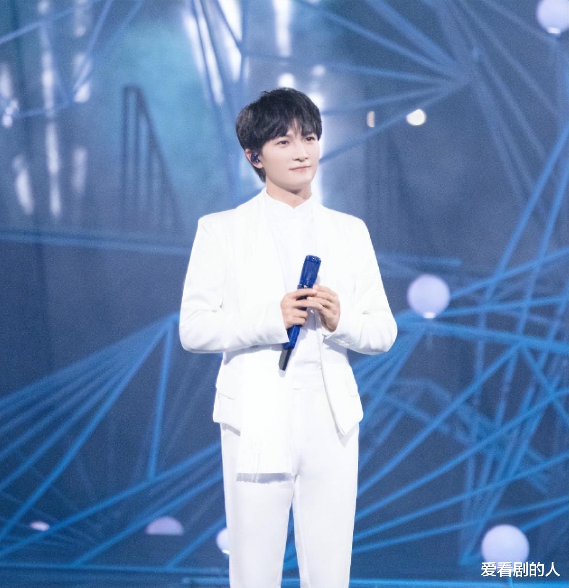 周深|周深夏日歌会：《化身孤岛的鲸》听了想哭，《终身美丽》听不够！