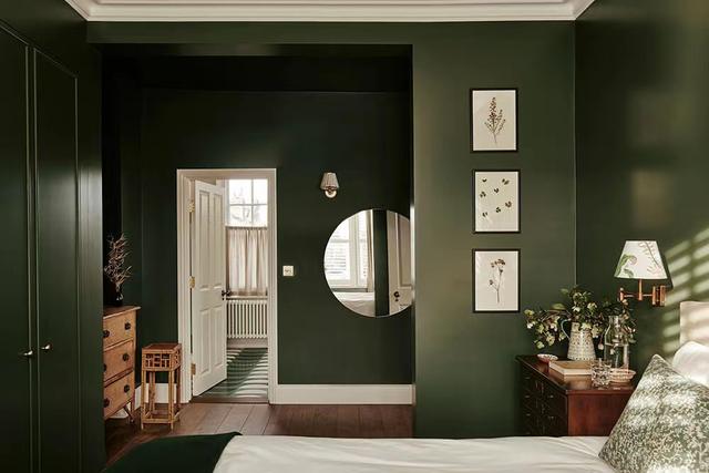 一对英国夫妇的家,全屋宁静复古,绿色调那叫一个柔美,令人羡慕