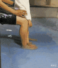 |钓鱼被咬了，不过钓到了一条招财龙鱼，不亏..