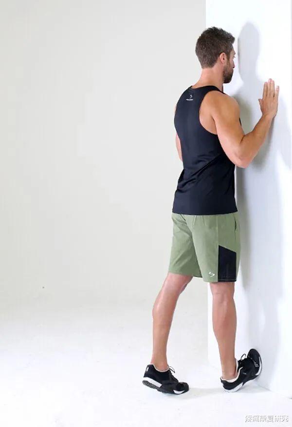 |小腿紧绷怎么办，七个动作充分拉伸腓肠肌