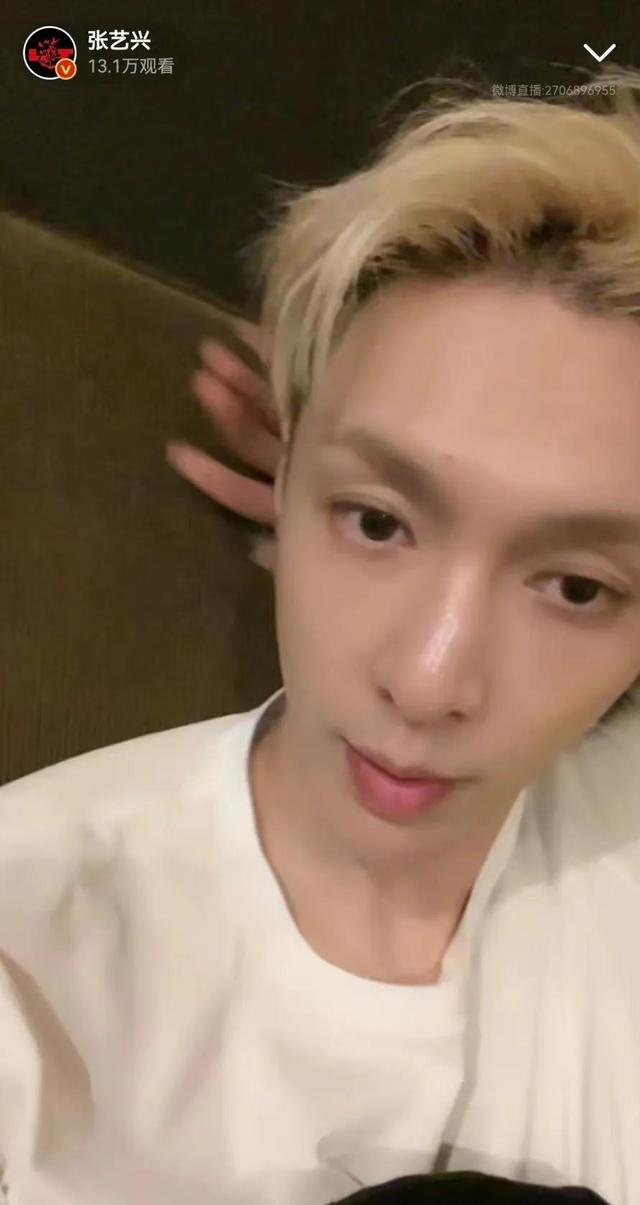 张艺兴|张艺兴直播截图,肤色好的叫人羡慕