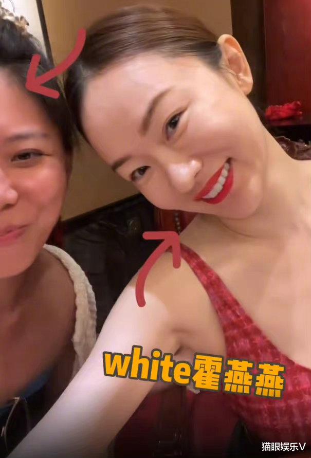 霍思燕|霍思燕穿抹胸泳衣秀身材!胸口黑痣太抢镜,一双美腿白皙吸睛