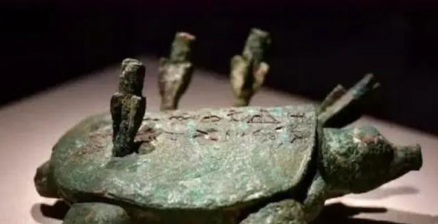 娄底|洛阳老人钓上一只“乌龟”，背插4箭，专家：一竿子钓上来18亿