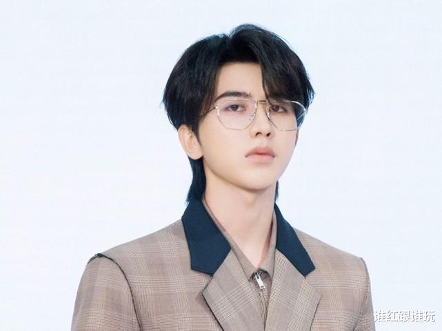 刘雪华|徐峰立深夜发名字缩写，内涵张艺兴！却夸奖朱一龙肖战蔡徐坤？