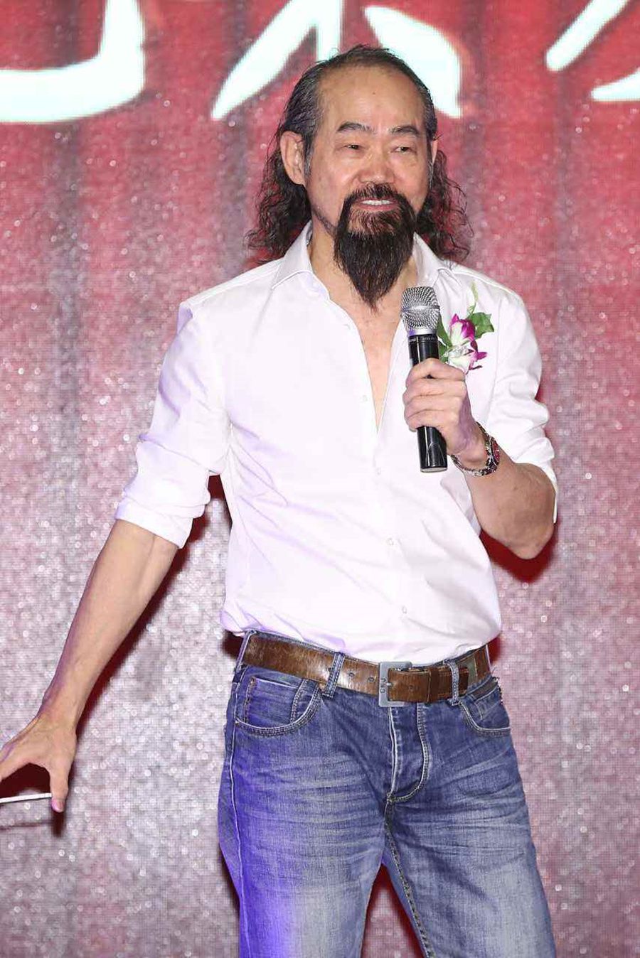 成龙|成龙花800万片酬都请不动的演员，陈思诚却只用了40万就搞定了