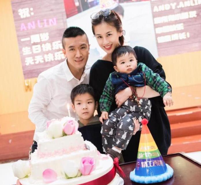 黄圣依|她出道15年零绯闻，老公每年给2亿零花钱，两个儿子非常帅气