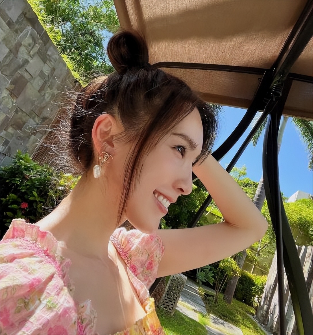 陈若仪 林志颖出院一周，陈若仪宅家美甲敷面膜！感慨：仨儿子照顾很放心