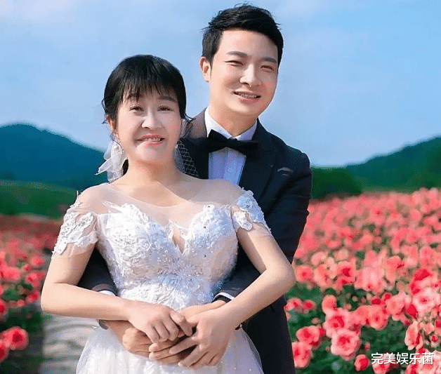 内卷|余秀华夫妇晒新房，原木色木质结构田园风，敲锣吹唢呐迎新妇进门