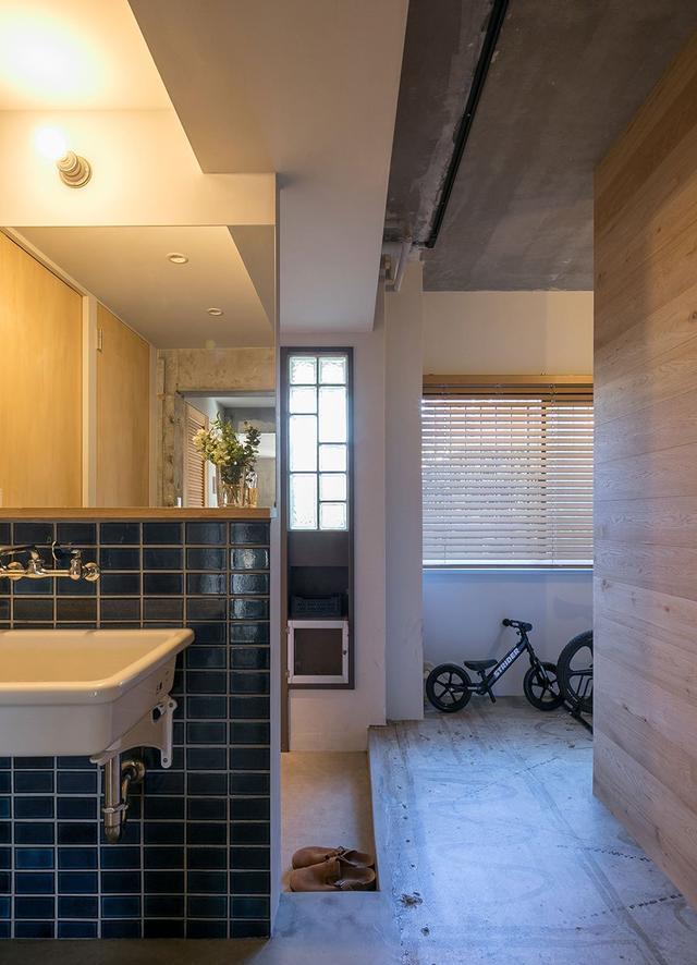 不顾反对买下一层复式公寓，毛坯墙＋水泥地，装修花费不到10万