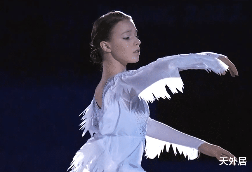 羽生结弦|仙女本尊！千金化身白天鹅，羽生结弦亲吻冰面，“葱桶”绝美收官